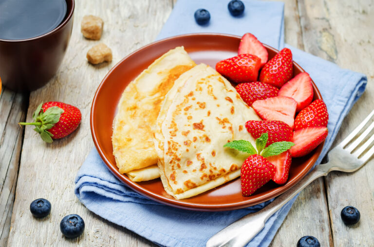 crepes-with-strawberries-gastroladies