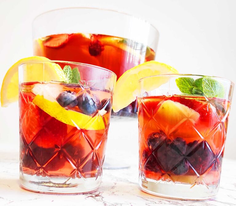 fruity-rum-party-punch-video-recipe-gastroladies1