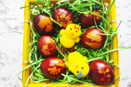 Dye Easter Eggs With Onion Skin (Video)