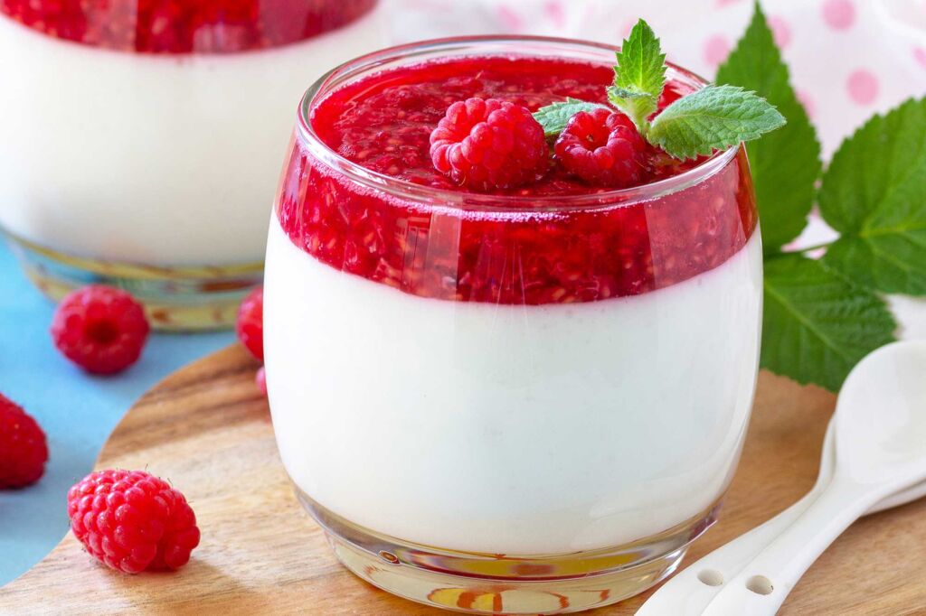 How To Make Panna Cotta With Raspberries Sauce