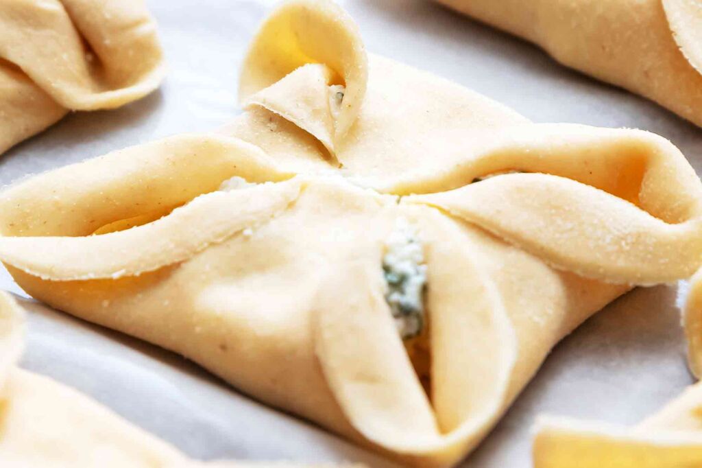 Kalitsounia - Cretan Cheese Pastries
