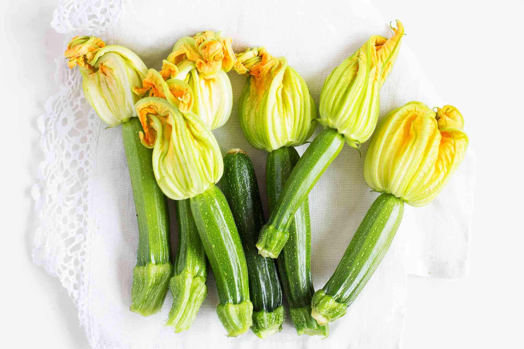 The Culinary Delights of Edible Flowers - How To Make Recipes The Culinary Delights of Edible Flowers - How To Make Recipes